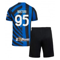 Camiseta Inter Milan Alessandro Bastoni #95 Primera Equipación para niños 2024-25 manga corta (+ pantalones cortos)